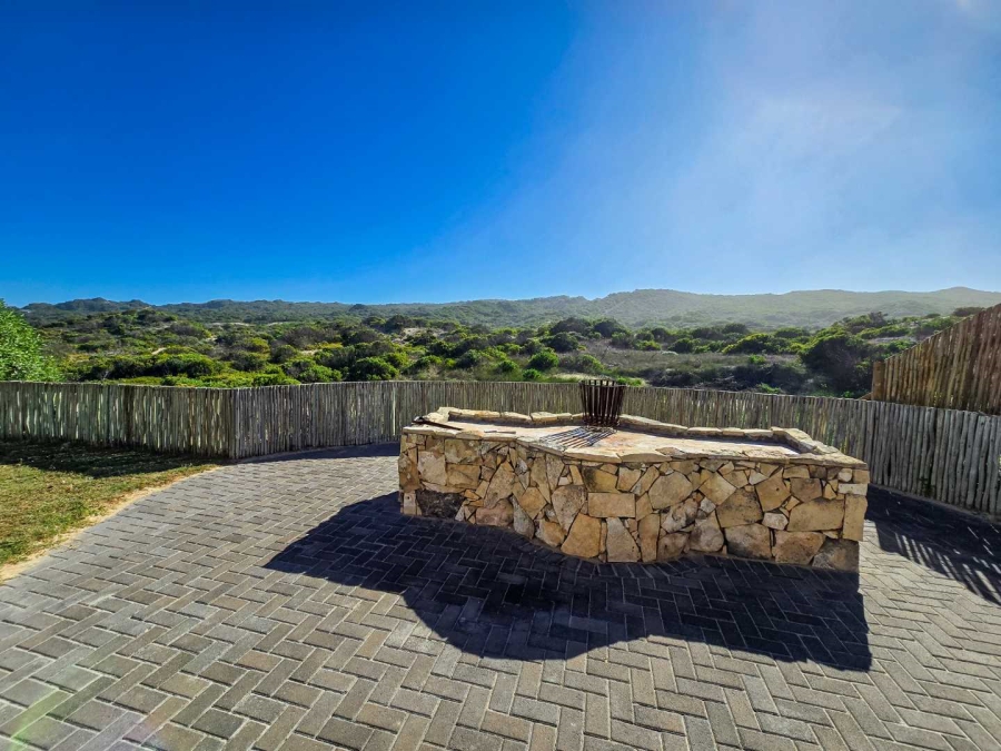 4 Bedroom Property for Sale in Stilbaai Oos Western Cape
